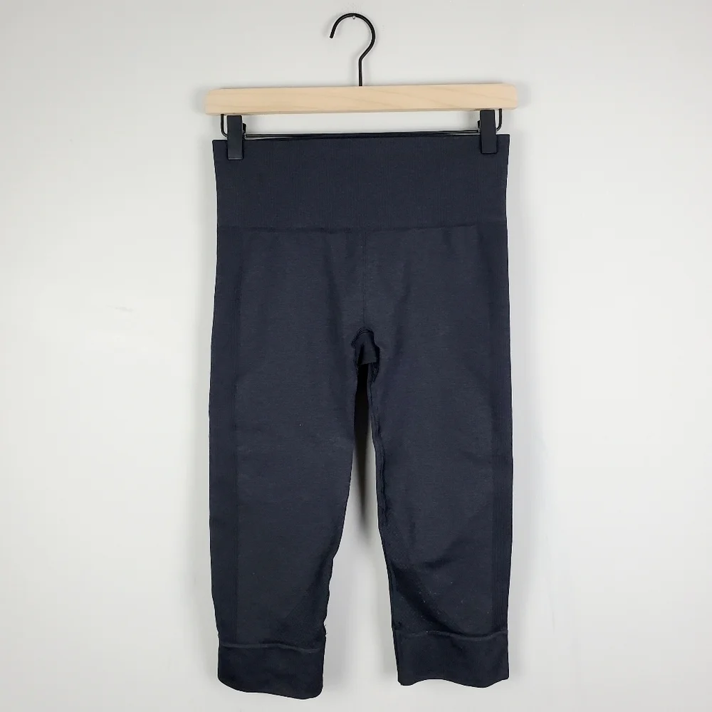 Lululemon Gray Crop 6